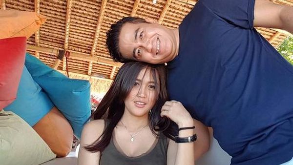 Pamela Tak Kapok Melorot, Ini Novita Istri Baru Nan Belia Adjie Pangestu