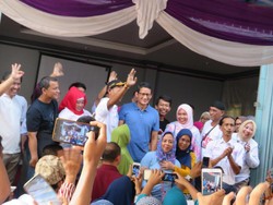 Sandiaga Diminta Warga Buatkan Bank Sampah di Pademangan Barat