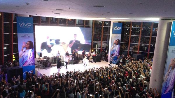 Aksi Agnez Mo Bikin Heboh Penjualan Vivo V5s