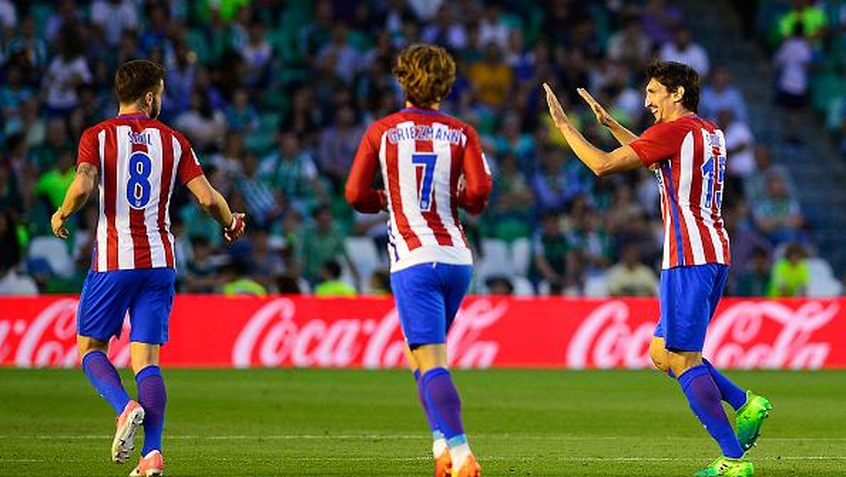 Atletico Madrid bermain imbang 1-1 kontra Real Betis (Foto: AFP/CRISTINA QUICLER)