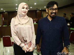 Foto: Cantiknya Angelina Sondakh dengan Hijab Beragam Warna