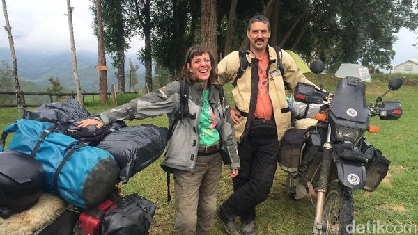 Naik Motor, Pasutri AS Mampir ke Indonesia