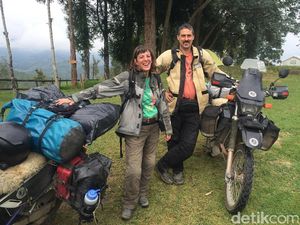 Naik Motor, Pasutri AS Mampir ke Indonesia