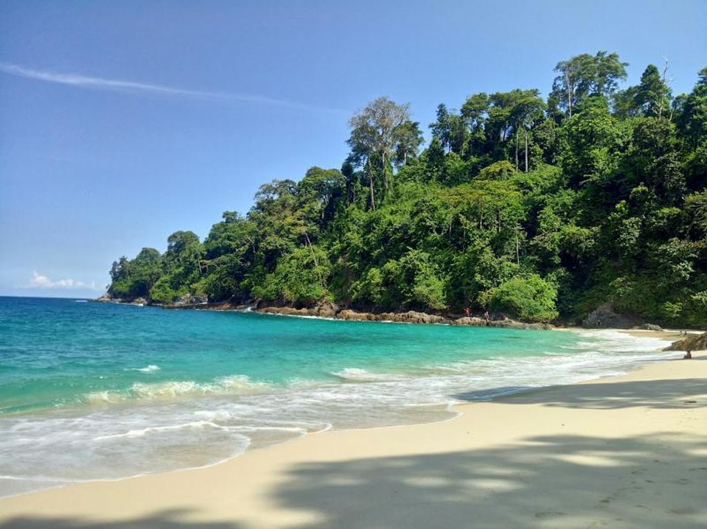 5 Pantai Romantis Buat Kamu yang Mau Honeymoon 5 Pantai Romantis Buat Kamu yang Mau Honeymoon