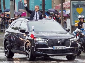 Saat Presiden Baru Prancis Pakai Mobil Buatan Negaranya