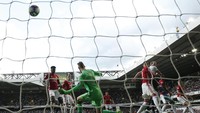 Spurs menggandakan keunggulan di awal babak kedua berkat gol Harry Kane. Reuters/Andrew Couldridge.