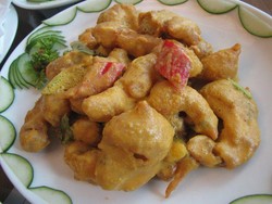 Nikmati Olahan Ayam Berbalut Saus Telur Asin Gurih di Tempat Ini