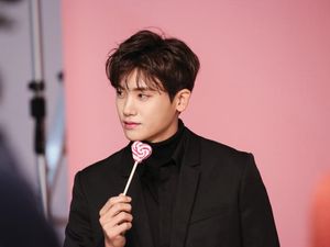 Bikin Iri, 7 Seleb Pria Korea dengan Kulit Paling Cantik dan Flawless