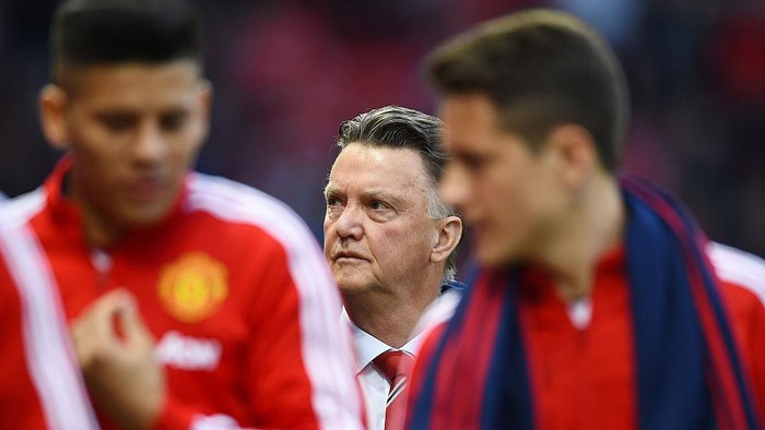 MANCHESTER, ENGLAND - APRIL 20:  Louis van Gaal Manager of Manchester United looks on during the Barclays Premier League match between Manchester United and Crystal Palace at Old Trafford on April 20, 2016 in Manchester, England.  (Photo by Laurence Griffiths/Getty Images)