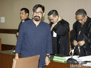 Choel Mallarangeng Dituntut 5 Tahun Penjara Choel Mallarangeng Dituntut 5 Tahun Penjara