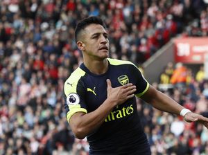 Transfer Lacazette Bisa Membuat Sanchez Bertahan di Arsenal