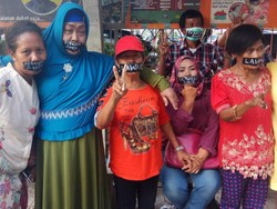 Massa Pendukung Ahok Gelar Aksi Plester Mulut di Mako Brimob