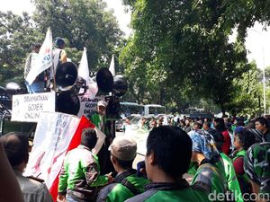 Demo di Kemenhub, Pengemudi Ojek Online Minta Revisi PP 22/2009