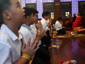 Puja Bhakti Waisak di Wihara Ekayana Serpong