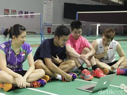 Intip Gaya Anthony Memandu Kevin/Markus dan Debby Ngobrol dengan Fans