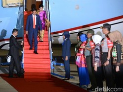 Tiba di Palu dari Beijing, Jokowi Disambut Kapolri Jenderal Tito