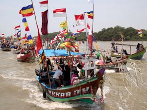 Serunya Syukuran Laut di Festival Pesona Bahari Pulau Kelapa Dua