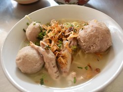 BCA Pak Hasan: Sedap! Yamien Berpadu dengan Bakso Ceker Ayam Berkuah Hangat