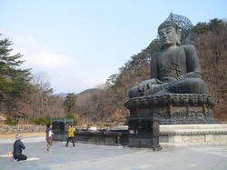 Ada Patung Buddha Raksasa di Taman Nasional Ini