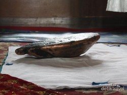 Kalau Bisa Angkat Batu Ini, Keinginan Kamu Terkabul