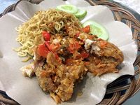 Ayam Goreng Plus Sambal yang Digeprek Kaprikornus Idola Tahun Ini