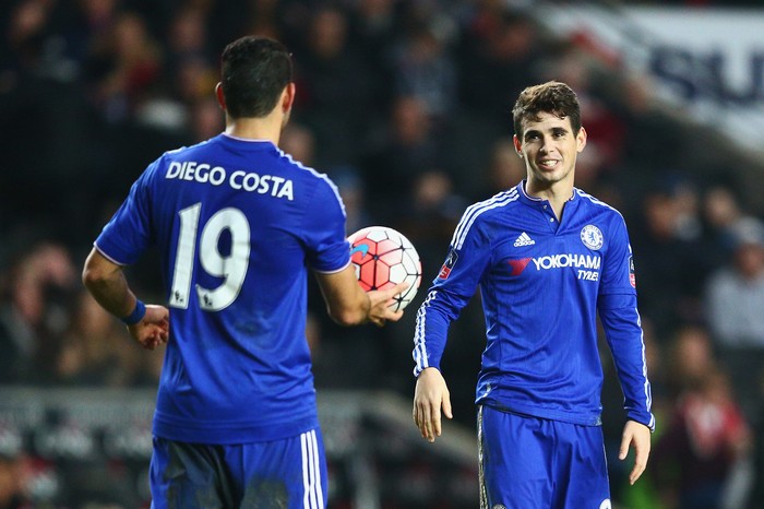 Oscar-Diego Costa MILTON KEYNES, ENGLAND - JANUARY 31: Oscar of Chelsea celebrates scoring his hat trick goal with Diego Costa during the Emirates FA Cup Fourth Round match between Milton Keynes Dons and Chelsea at Stadium mk on January 31, 2016 in Milton Keynes, England. (Photo by Clive Mason/Getty Images)