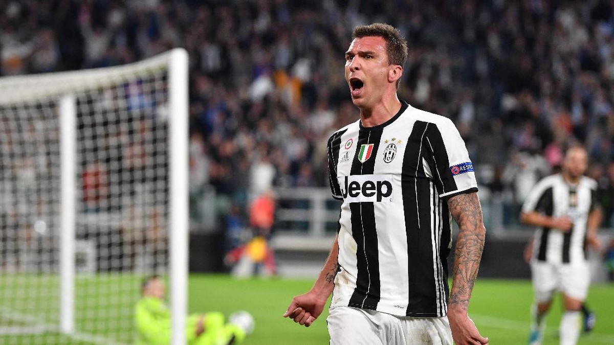 Penyerang Juventus, Mario Mandzukic, yang melakukan perayaan gol. (Foto: Stuart Franklin/Getty Images)