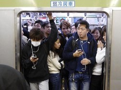 Tanah Abang Lewat, Begini Padatnya Kereta Saat Jam Sibuk di Tokyo