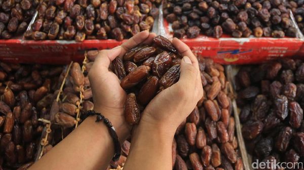 Jelang Ramadan, Impor Kurma Melambung