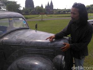 Ada Kliping Berita, e-KTP dan Pilkada DKI di Mobil yang Dilukis Budi Ubrux Ada Kliping Berita, e-KTP dan Pilkada DKI di Mobil yang Dilukis Budi Ubrux