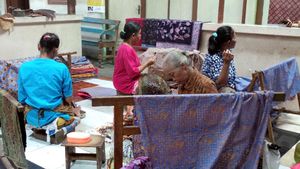 Hari Batik Nasional, Main ke Kampung Batik yang Unik