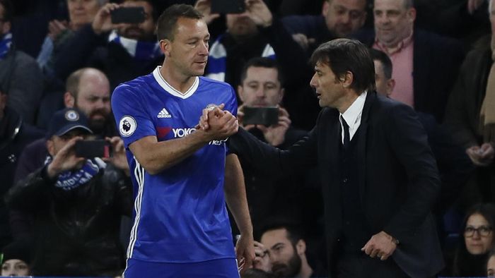 Antonio Conte John Terry Britain Football Soccer - Chelsea v Southampton - Premier League - Stamford Bridge - 25/4/17 Chelseas John Terry speaks to manager Antonio Conte before coming on as a substitute Reuters / Stefan Wermuth Livepic EDITORIAL USE ONLY. No use with unauthorized audio, video, data, fixture lists, club/league logos or