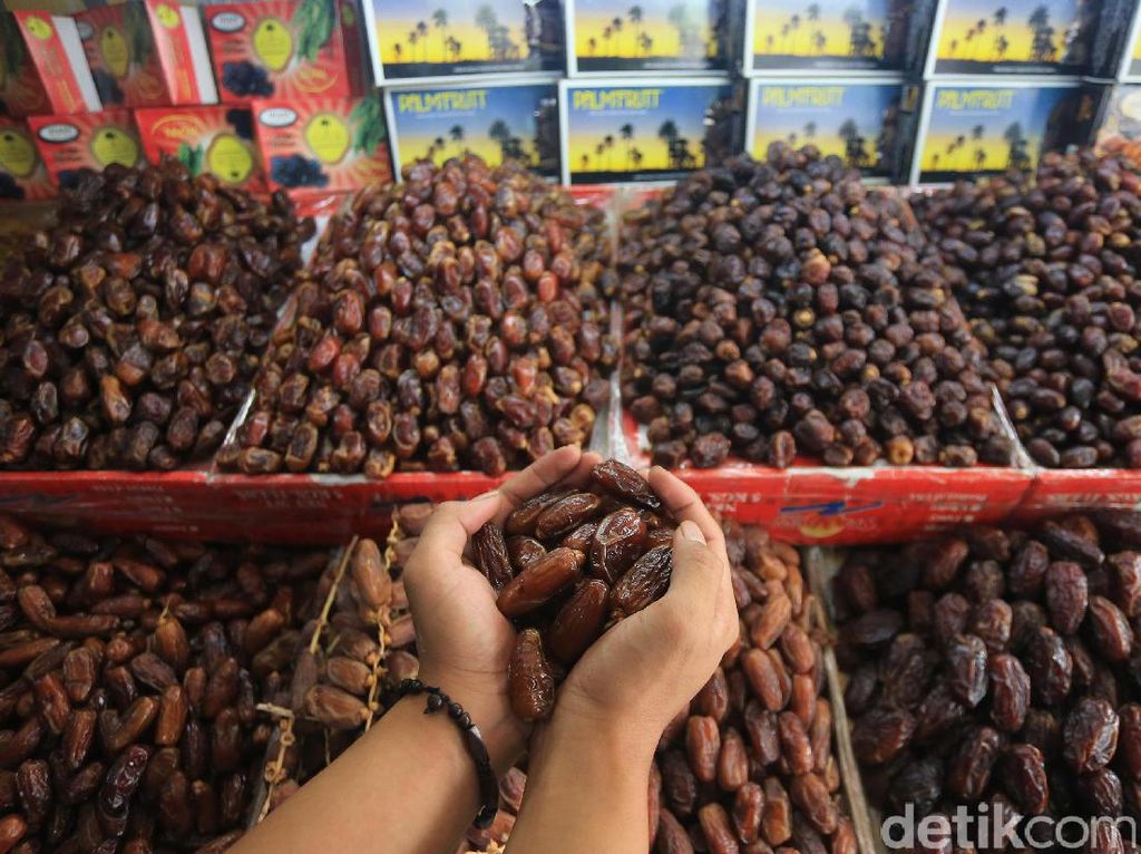 Jadi Favorit Berbuka Puasa, Ini 5 Manfaat Kurma Jadi Favorit Berbuka Puasa, Ini 5 Manfaat Kurma