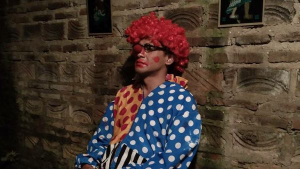 Melihat Donny Damara Jadi Badut