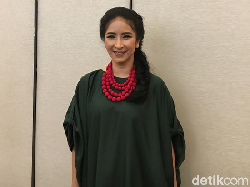Novita Anggie Berbagi Cerita Mengasuh Anak di Era Digital