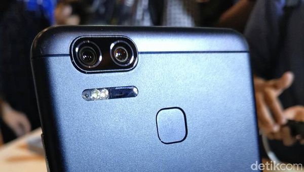 Zenfone Zoom S Coba Memikat dengan Kamera Ganda