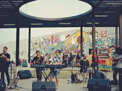 Mondo Gascaro Tayangkan Pertama Kali Video Klip Dan Bila...