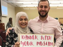 Cara Unik Hijabers AS Lawan Islamophobia: Undang Tetangga Makan di Rumah