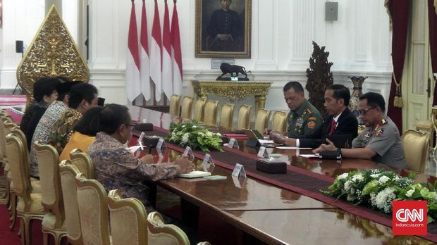 Presiden Jokowi bertemu tokoh lintas agama didampingi Panglima TNI Jenderal Gatot Nurmantyo dan Kapolri Jenderal Tito Karnavian.