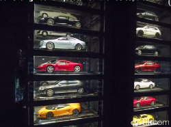 Vending Machine Raksasa yang Menampung 60 Mobil