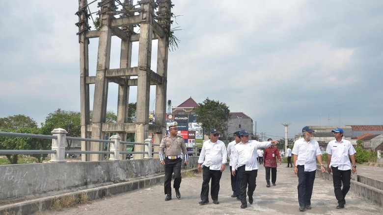 Jembatan Brawijaya di Kediri Mangkrak 4 Tahun Jembatan Brawijaya di Kediri Mangkrak 4 Tahun