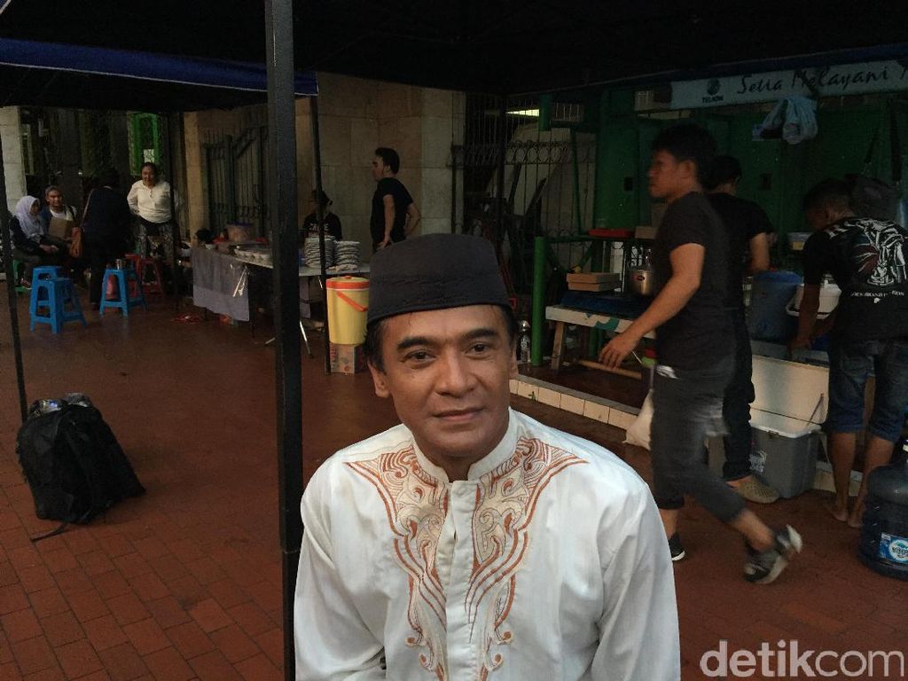 Donny Damara dan Verdi Soelaiman Jalin Keakraban di Guru Ngaji Donny Damara dan Verdi Soelaiman Jalin Keakraban di Guru Ngaji