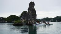 Yang Unik di Raja Ampat; Batu Pensil dan Batu Wajah
