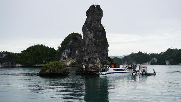 Yang Unik di Raja Ampat; Batu Pensil dan Batu Wajah