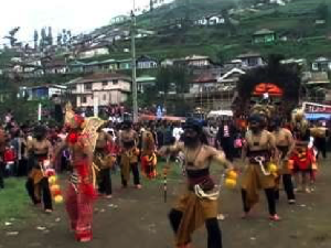 Berkunjung ke Bromo Jangan Lupa Saksikan Reog Tengger