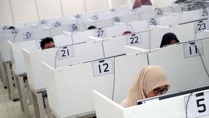 Membandingkan Etika Mahasiswa Kontak Dosen di UI dan UGM
