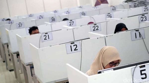 Membandingkan Etika Mahasiswa Kontak Dosen di UI dan UGM