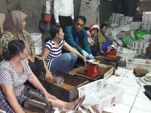 Polisi Ungkap Produksi Abon Daging Sapi Dioplos Daging Ayam