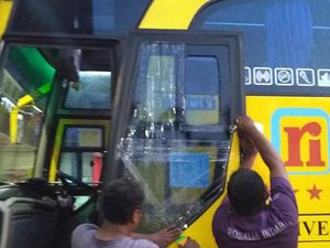Mayor Dalino Minta Maaf, TNI Tetap Usut Perusakan Kaca Bus Mayor Dalino Minta Maaf, TNI Tetap Usut Perusakan Kaca Bus