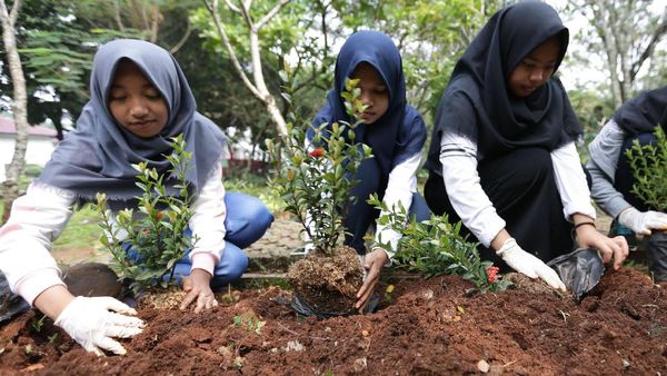 Siswa SMK Hijaukan Bogor